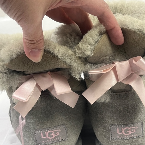 Ugg Women’s Bailey Bow II Ankle Boot Sz 7US 5.5UK Slip on Suede Gray - Picture 5 of 10